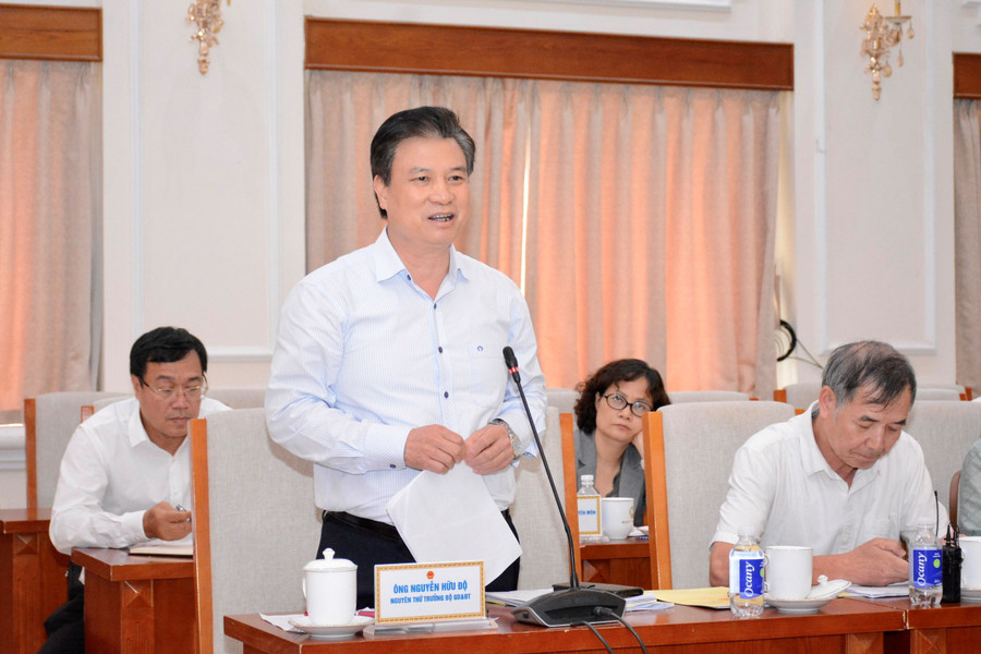 TS.Nguyễn Hữu Độ, nguyên Thứ trưởng Bộ GD&ĐT phát biểu tại phiên họp. ts-nguyen-huu-do.jpg