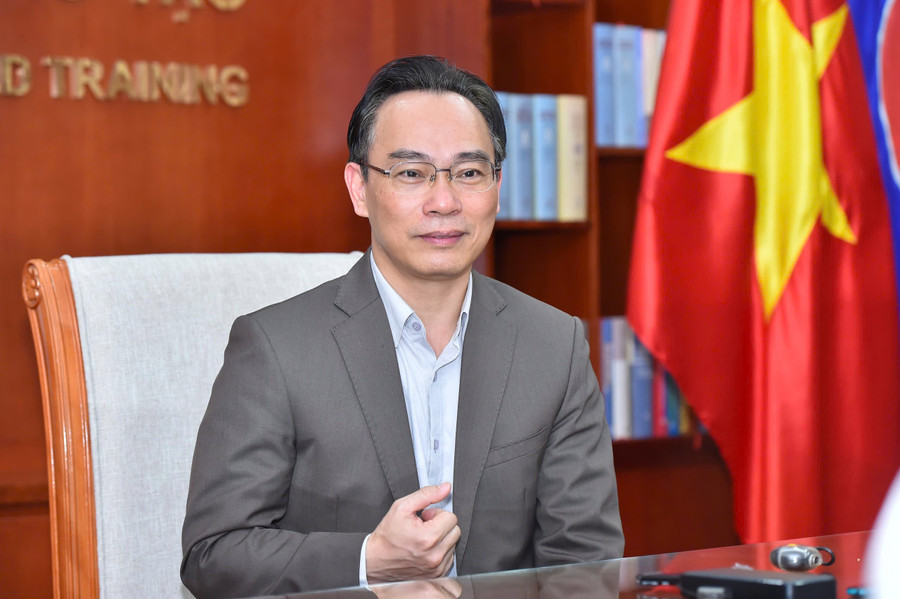 Quyền Bộ trưởng Hoàng Minh Sơn.