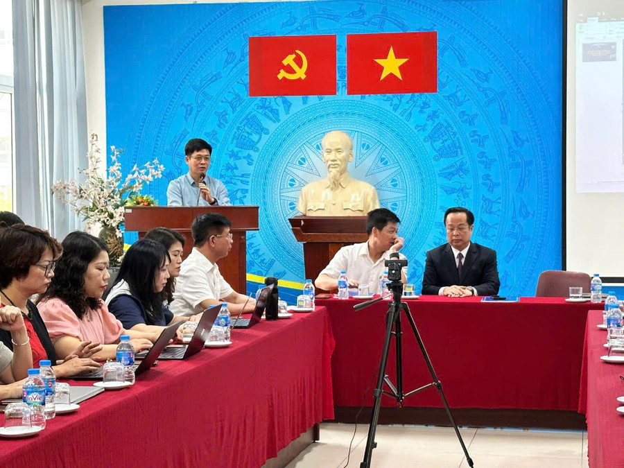 PGS.TS Nguyễn Xuân Thành, Hiệu trưởng Trường Bồi dưỡng cán bộ giáo dục Hà Nội thông tin về đợt tập huấn. tap-huan-1.jpg