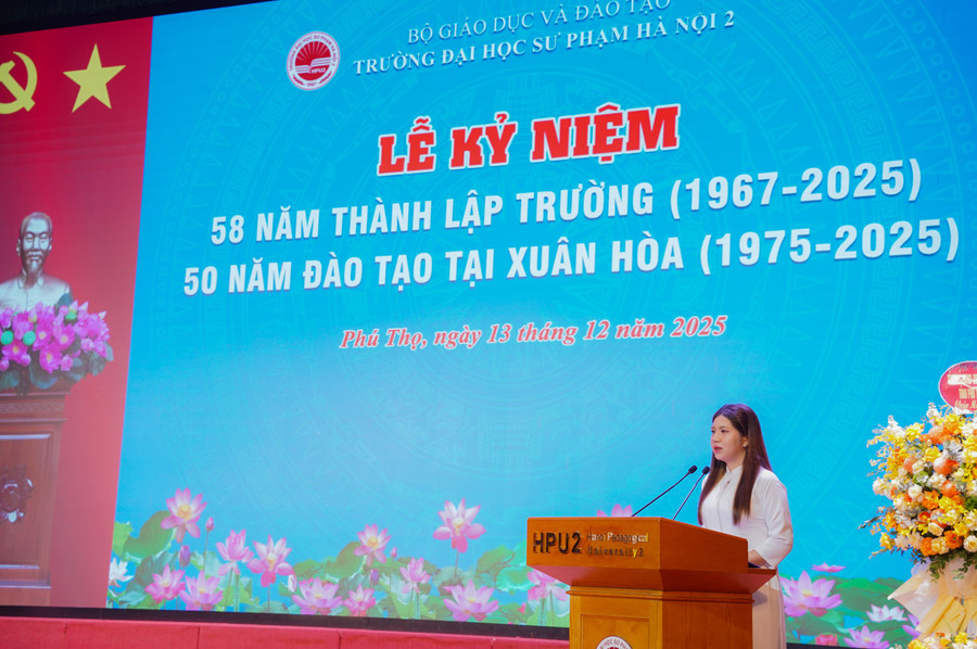 تحدثت تا جيا لينه، وهي طالبة من الدفعة 48 من قسم اللغة الإنجليزية، نيابة عن ما يقرب من 8000 طالب في الحفل. dsc08449.jpg