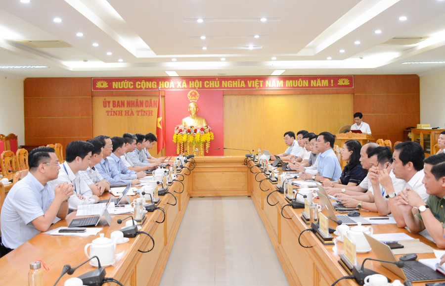 Đoàn kiểm tra số 1 của Lãnh đạo Bộ GD&ĐT và Ban chỉ đạo cấp quốc gia Kỳ thi tốt nghiệp THPT năm 2024 làm việc với UBND tỉnh Hà Tĩnh về công tác chuẩn bị cho Kỳ thi.