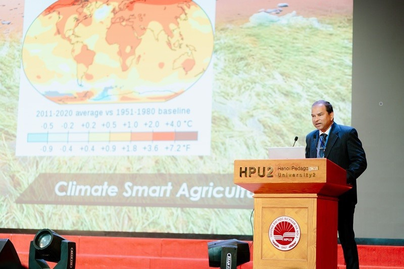 TS. Samuel SK Patro (Trạm Nghiên cứu Nông nghiệp, Ấn Độ) báo cáo tại Hội thảo. 4.jpg