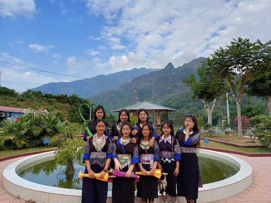 Học sinh Trường Phổ thông dân tộc bán trú THCS Khoen On.