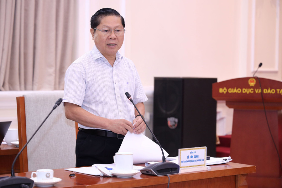 Thứ trưởng Lê Tấn Dũng phát biểu tại hội nghị. img-6622.jpg