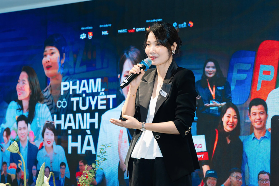 Bà Phạm Tuyết Hạnh Hà - Trưởng ban Công tác học đường, Tổ chức Giáo dục FPT, Trưởng Ban tổ chức cuộc thi. fpt2.jpg