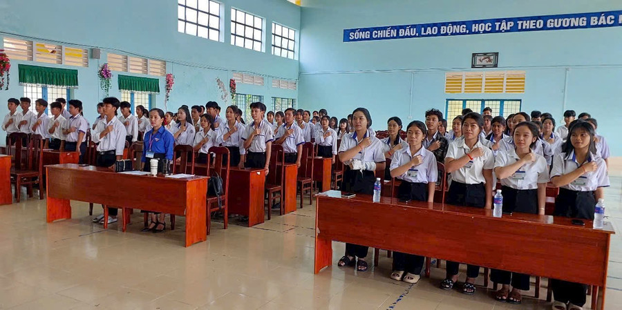 Alunos do internato Vinh Long para minorias étnicas. ket-nap-doan-2025-5.jpg