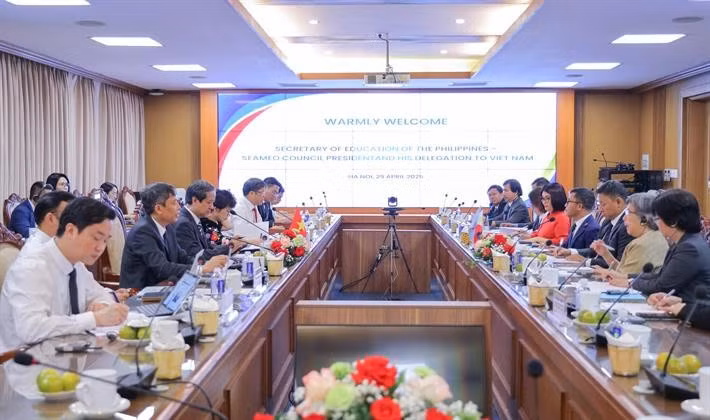 Quang cảnh buổi làm việc.