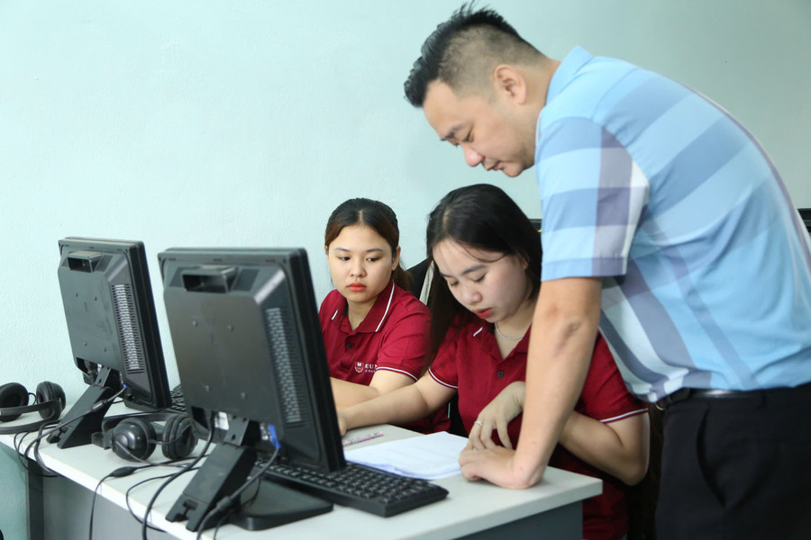 Giờ học tại Trường CĐ Hữu nghị (Nghệ An).