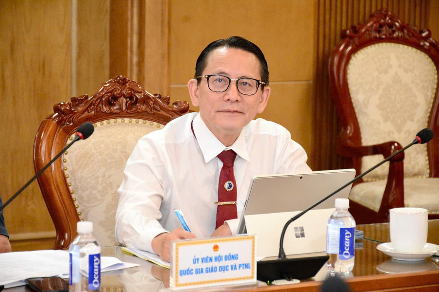 gs-duong-quy-sy.jpg