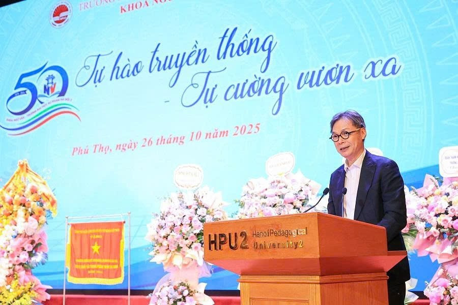 NSND Trần Lực - Giám đốc Sân khấu LucTeam phát biểu tại buổi lễ. 6.jpg