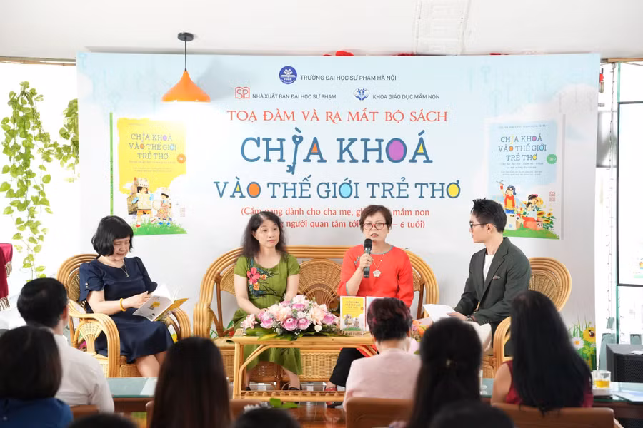 Tọa đàm và ra mắt bộ sách “Chìa khóa vào thế giới trẻ thơ”.