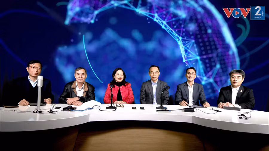 Nhà báo Nguyễn Thị Thu Lương và khách mời tham gia Chương trình “Nhân lực Việt, khát vọng Việt”. 