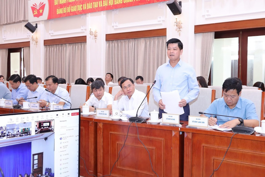 Ông Phạm Quốc Toản, Phó Giám đốc Sở GD&ĐT Hà Nội chia sẻ tại hội nghị. img-5477.jpg