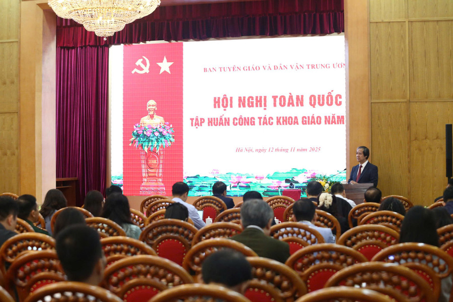 Bộ trưởng Bộ GD&ĐT Nguyễn Kim Sơn báo cáo tại Hội nghị toàn quốc tập huấn công tác khoa giáo năm 2025.