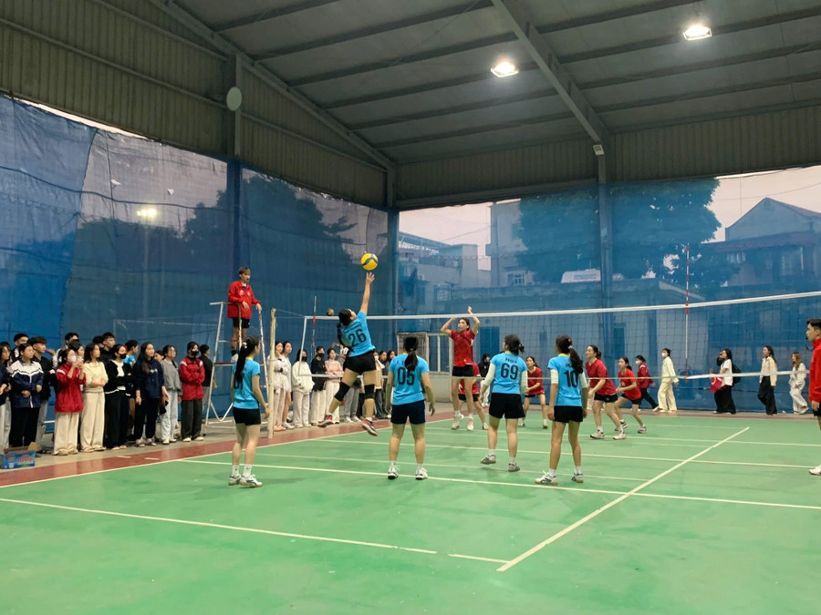 Sinh viên tham gia hoạt động thể thao. bong-chuyen-nu.jpg