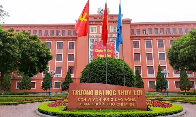 Trường ĐH Thủy lợi.