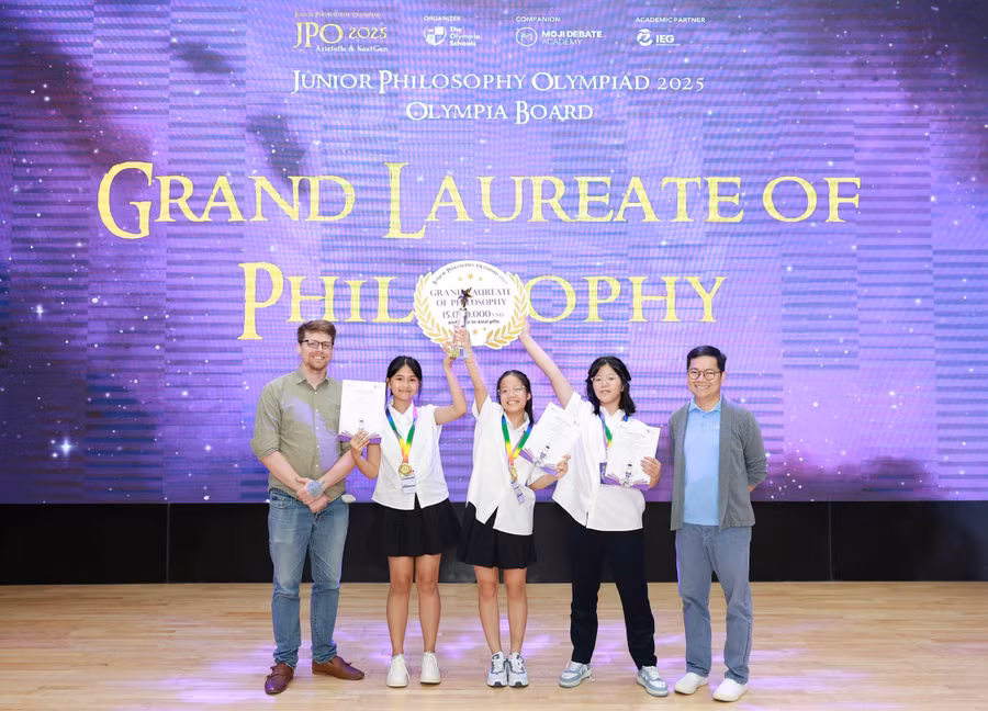 Giải Nhất bảng Olympia - đội Dynametises gồm 3 học sinh đến từ Quảng Trị.