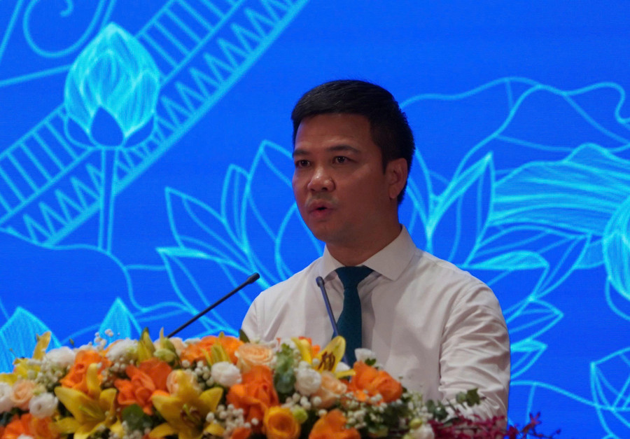 Chánh Văn phòng Bộ GD&ĐT Trần Quang Nam báo cáo tại hội nghị. cvp-tran-quang-nam.jpg