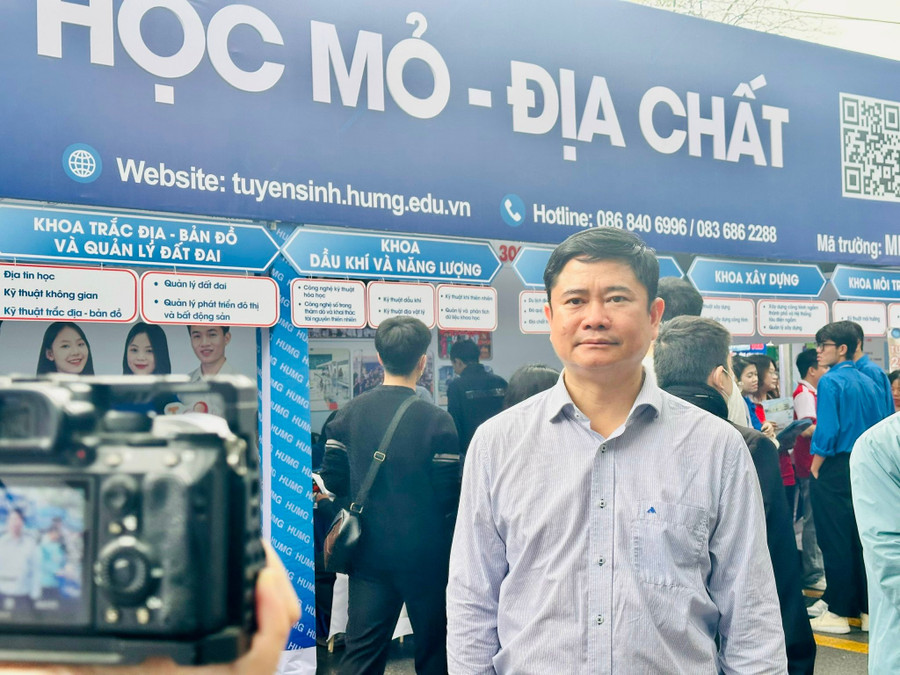 PGS.TS Nguyễn Việt Hà.