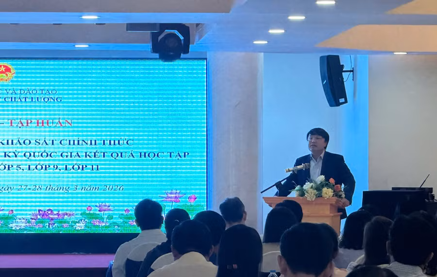 Ông Tạ Ngọc Trí, Phó Vụ trưởng Vụ Giáo dục phổ thông phát biểu khai mạc hội thảo - tập huấn.