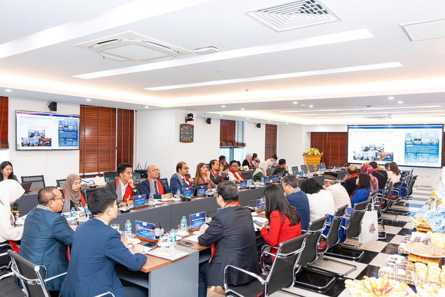 ฉากการพบปะสังสรรค์ mang-luoi-dh-cong-nghe-chau-a-anh-2.jpg