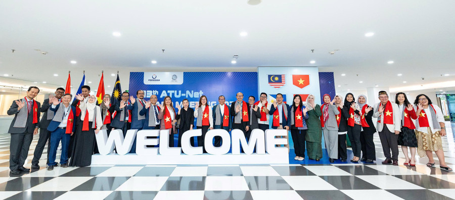 Các đại biểu tham dự cuộc họp hội đồng lần thứ 13 của Mạng lưới các trường đại học công nghệ Châu Á.