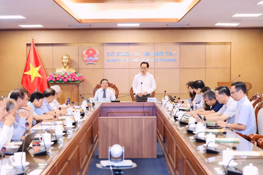 Bộ trưởng Hoàng Minh Sơn làm việc với Hội Cựu giáo chức Việt Nam.