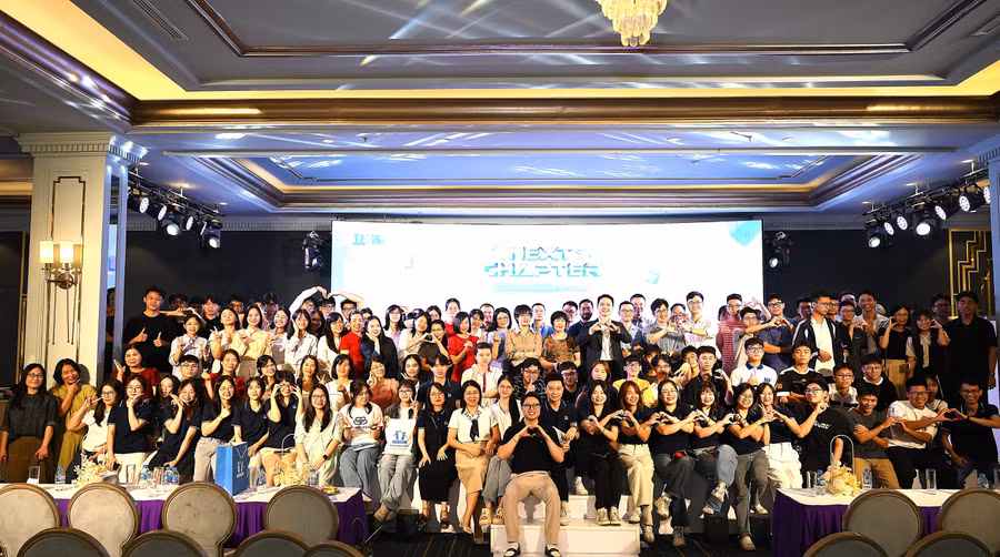 200 tân sinh viên tiêu biểu hội tụ tại hoạt động chào đón tân sinh viên năm học 2025-2026.