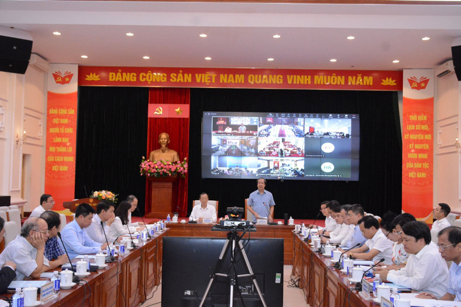 Minister Nguyen Kim Son och ständige biträdande minister Pham Ngoc Thuong vid konferensen. dsc-3625.jpg