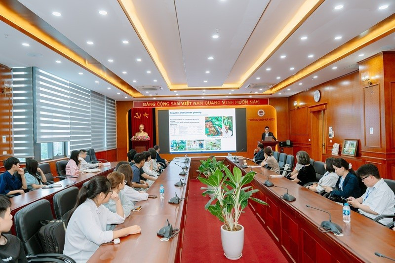 Các đại biểu làm việc tại Tiểu ban thứ hai: “Applied Biotechnology & Functional Foods”. 6.jpg