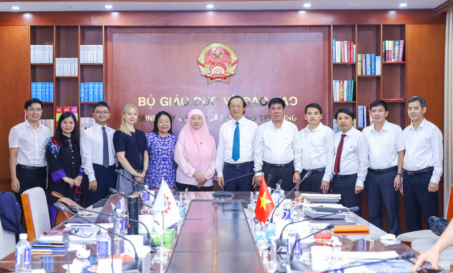 Các đại biểu chụp ảnh lưu niệm. tt-thuong-lam-viec-voi-seameo7.jpg