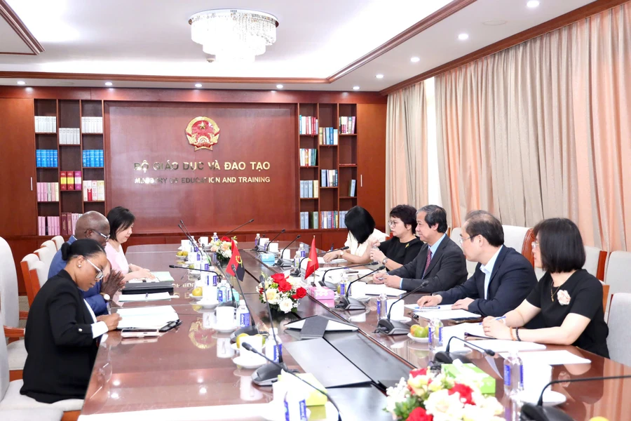 Quang cảnh tại buổi tiếp.