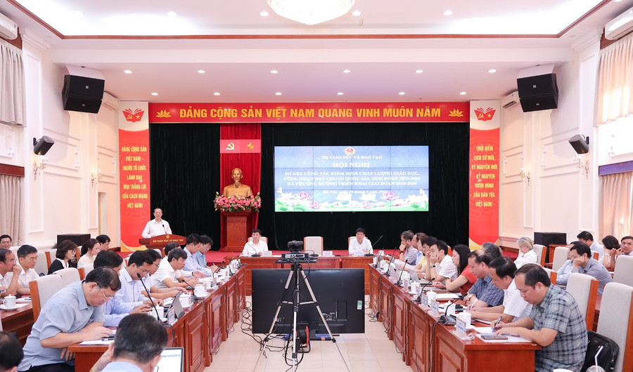 Hội nghị sơ kết công tác kiểm định chất lượng giáo dục và công nhận đạt chuẩn quốc gia trường mầm non, cơ sở giáo dục phổ thông, cơ sở giáo dục thường xuyên, giai đoạn 2019-2025. img-0251.jpg
