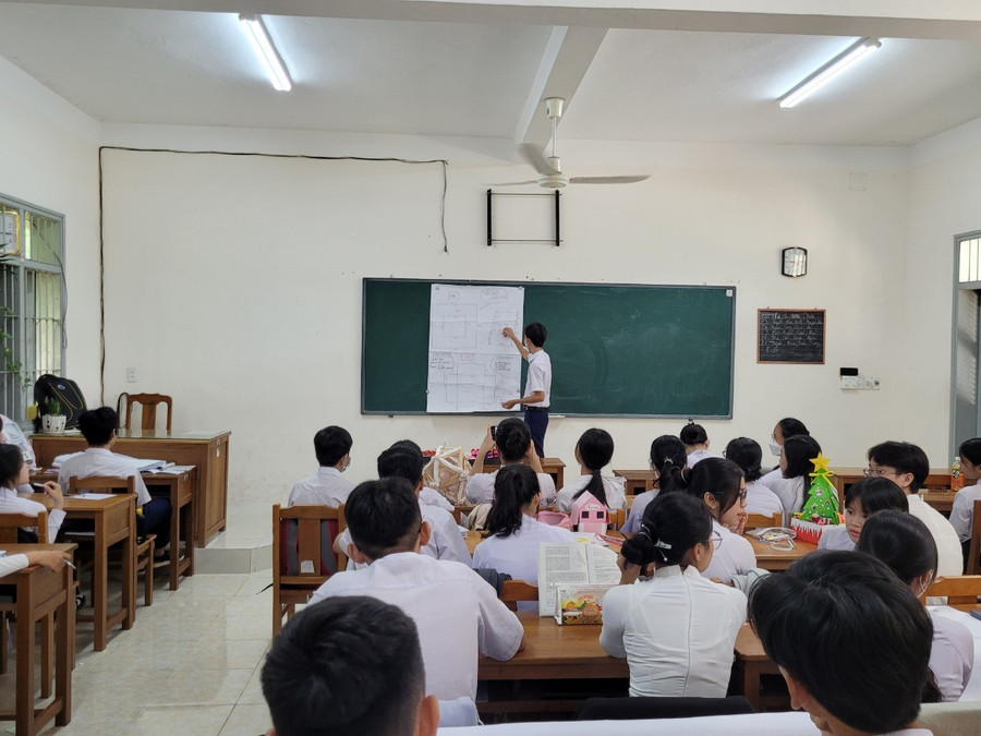 Giờ học tại Trường THPT Nguyễn Huệ (Bến Tre). 