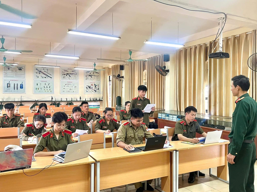 Giờ học tại Trung tâm GDQP&AN, Trường Đại học Sư phạm Hà Nội 2.