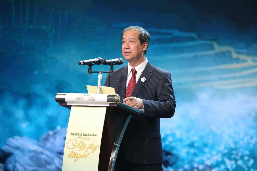 Bộ trưởng Bộ GD&ĐT Nguyễn Kim Sơn phát biểu tại Chương trình "Thay lời tri ân" năm 2025.