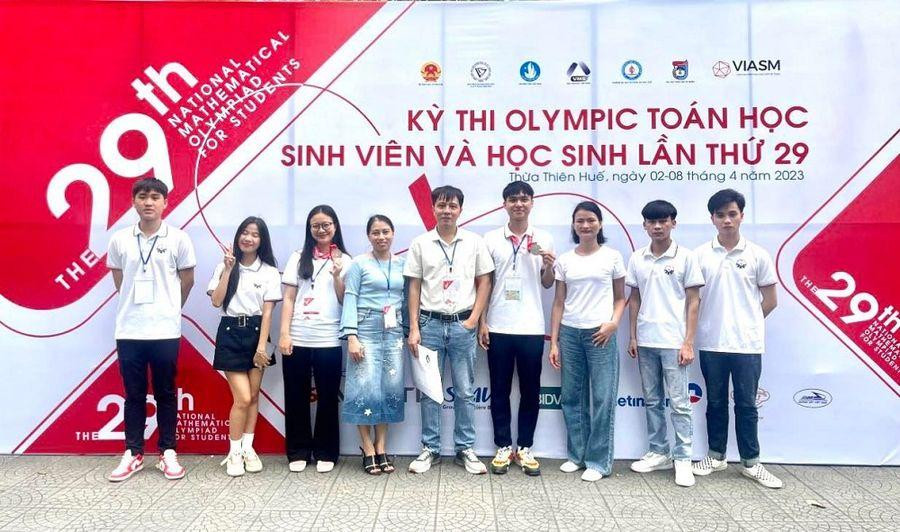 Sinh viên tham gia Olympic Toán học sinh viên và học sinh lần thứ 29. Ảnh: Phương Thảo.