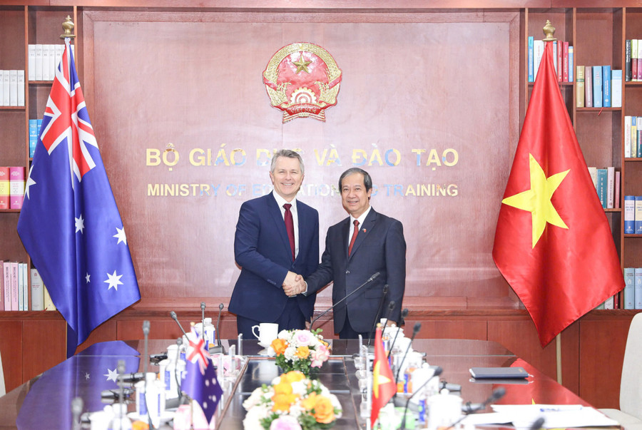 Bộ trưởng Nguyễn Kim Sơn và Bộ trưởng Jason Clare tại Bộ GD&ĐT Việt Nam.