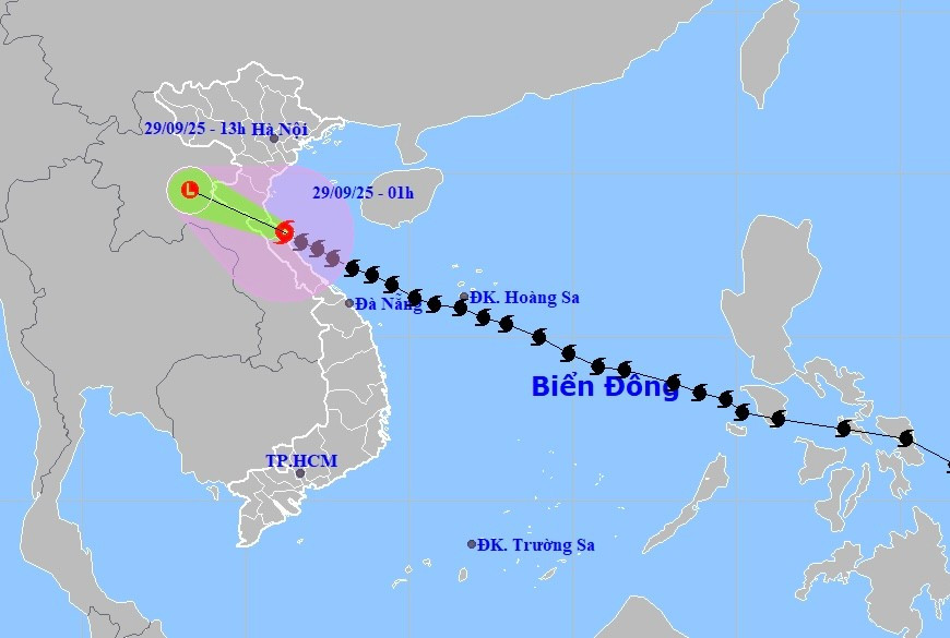 Dự báo đường đi của bão số 10 Bualoi sau khi đổ bộ miền Trung đêm 28.9. Ảnh: NCHMF