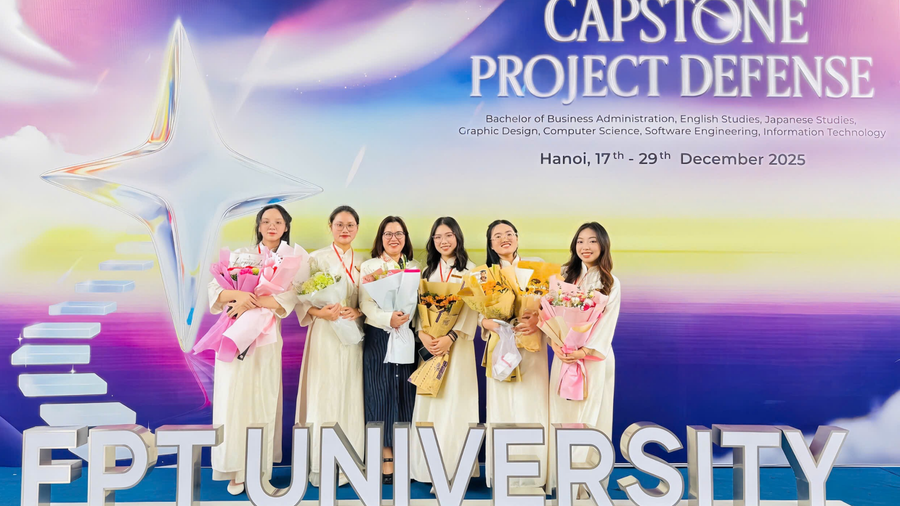 Các thành viên dự án Thiện Duyên trong buổi bảo vệ đồ án tốt nghiệp.