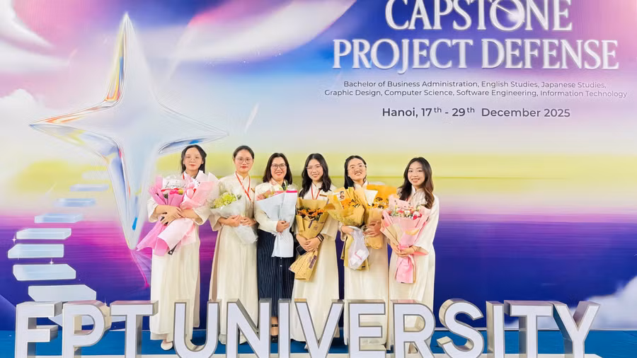 Các thành viên dự án Thiện Duyên trong buổi bảo vệ đồ án tốt nghiệp.
