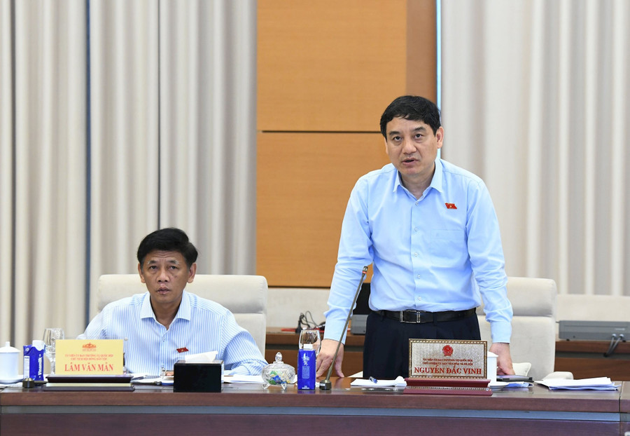 Chủ nhiệm Ủy ban Văn hóa và Xã hội Nguyễn Đắc Vinh phát biểu. Ảnh: Lâm Hiển (Đại biểu Nhân dân). chu-nhiem-ub-van-hoa-va-xa-hoi-nguyen-dac-vinh.jpg