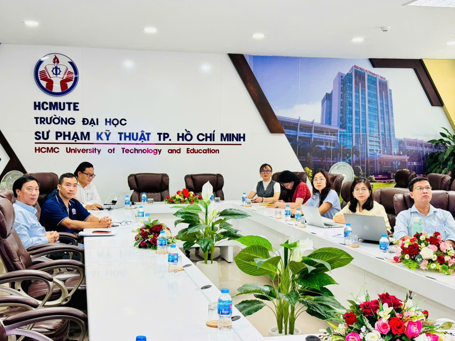 Đại biểu dự hội thảo tại điểm cầu Trường Đại học Sư phạm Kỹ thuật TP.Hồ Chí Minh. hoi-thao1.jpg
