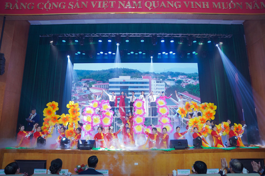 عرض ثقافي للترحيب بالضيوف. dsc08153.jpg