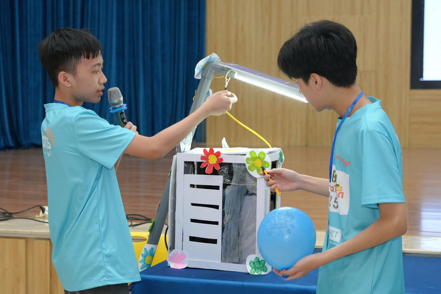 Dự án “Đèn vô tận” của team 1 xuất sắc giành Giải hành động xanh vì tương lai.