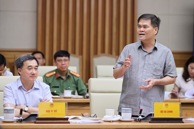 Thứ trưởng Bộ Tài chính Bùi Văn Khắng phát biểu tại Hội nghị - Ảnh: VGP/Nhật Bắc. img5894-17502482561374924892.jpg