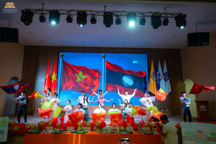 be-mac-chuong-trinh-giao-luu-sv-qt20.jpg
