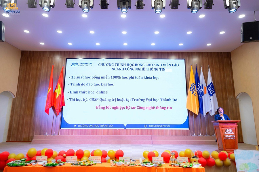 be-mac-chuong-trinh-giao-luu-sv-qt5.jpg