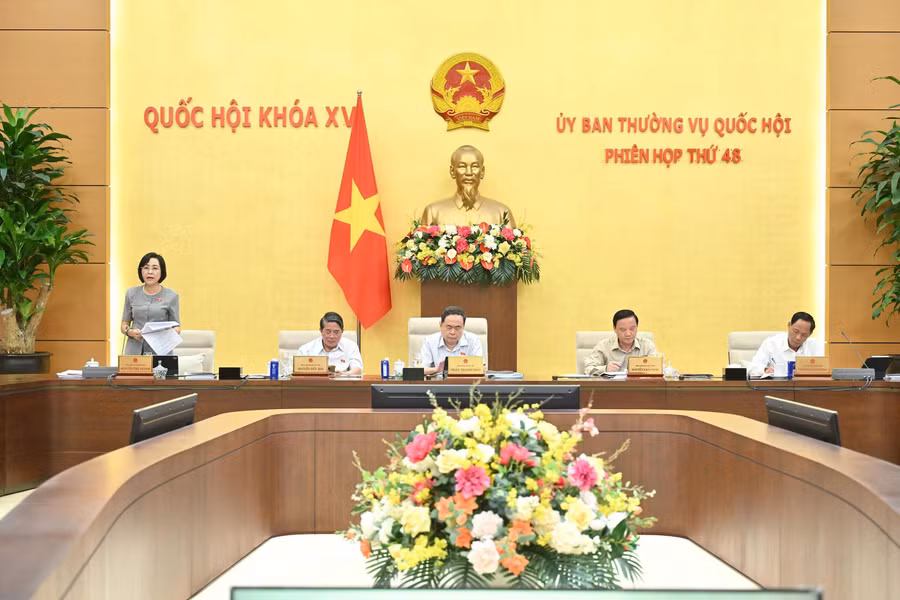 Phiên họp cho ý kiến về kết quả giám sát chuyên đề “Việc thực hiện chính sách, pháp luật về phát triển và sử dụng nguồn nhân lực đáp ứng yêu cầu phát triển kinh tế - xã hội, nhất là nguồn nhân lực chất lượng cao”.