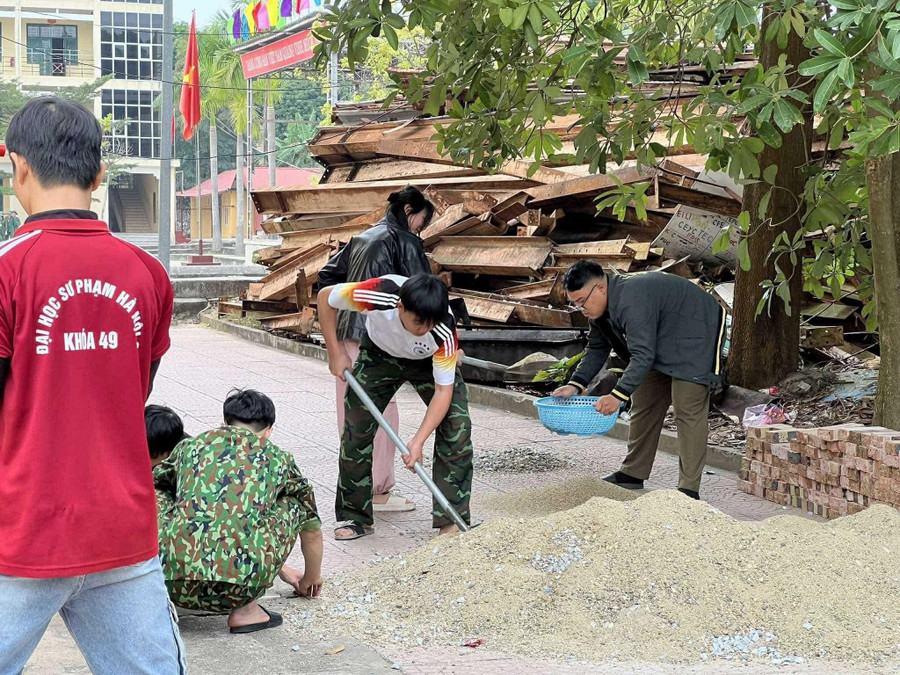 Sinh viên tham gia hoạt động ngoại khóa. cong-trinh-thanh-nien.jpg